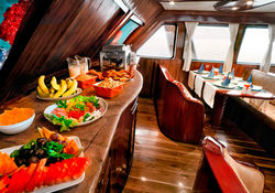 5-monserrat-dining
