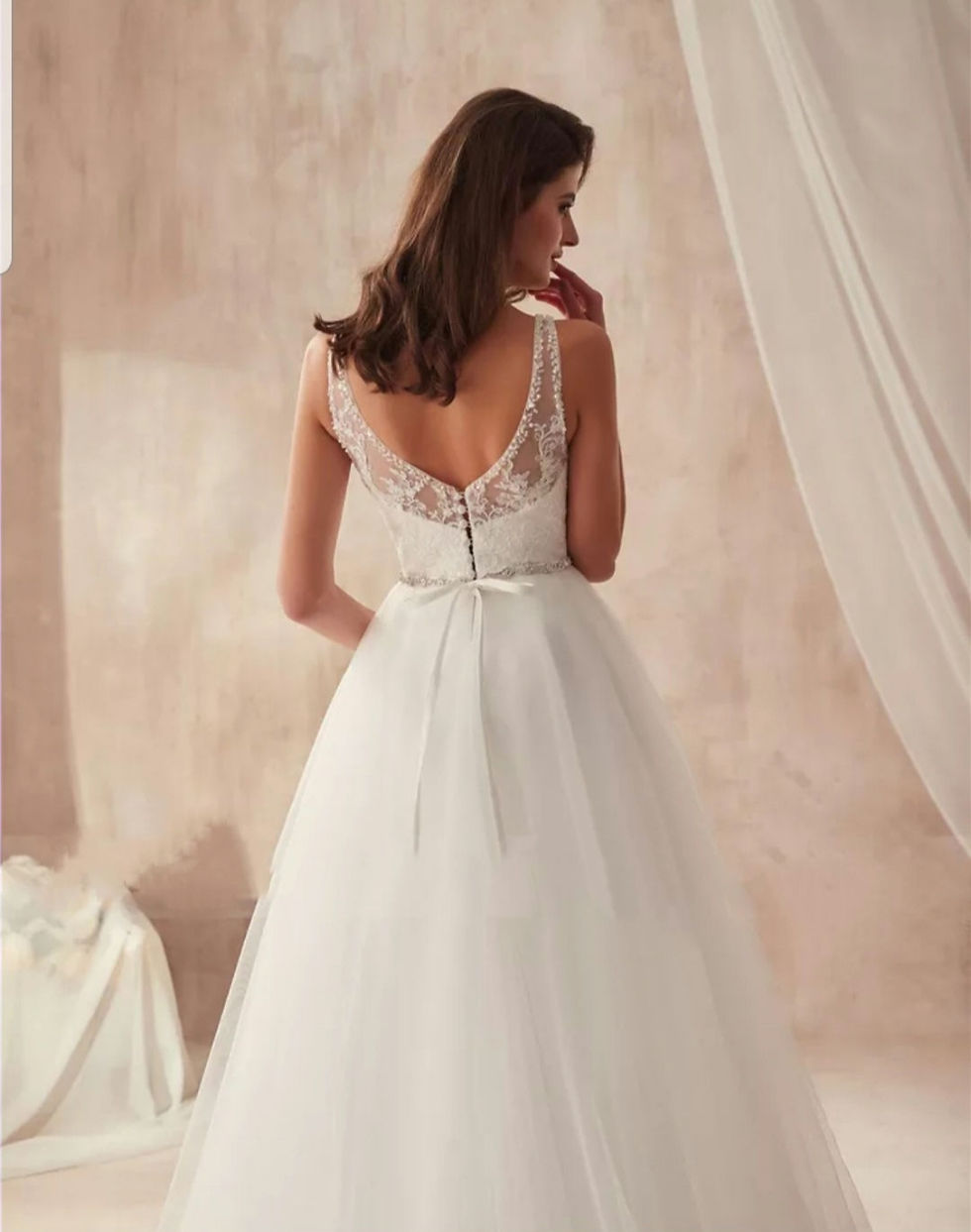 Thumbnail: Simple Sleeveles Lace Bridal V Neck Floor Length BeachWedding Dresses MD585