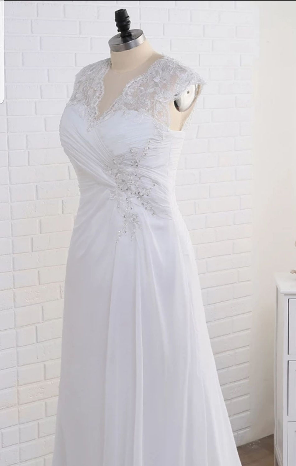 Thumbnail: Plus size Sleeveless Chiffon V-neck Beach Wedding Bridal Dress MD148