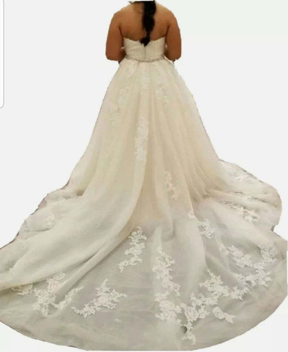 Thumbnail: Sweetheart Strapless Mermaid Lace Detachable Train Wedding Dress MD492
