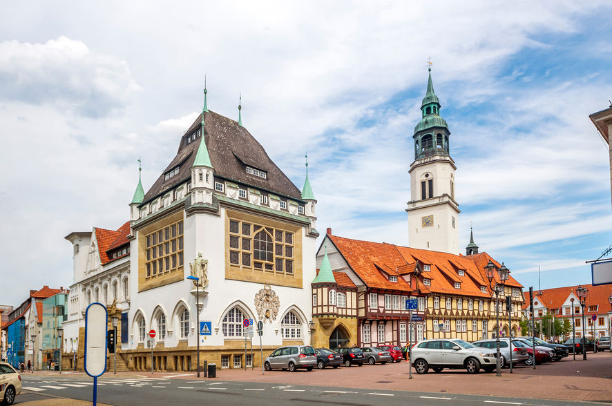 Foto der Celler Innenstadt mit altem Rathaus, Museum und Kirche