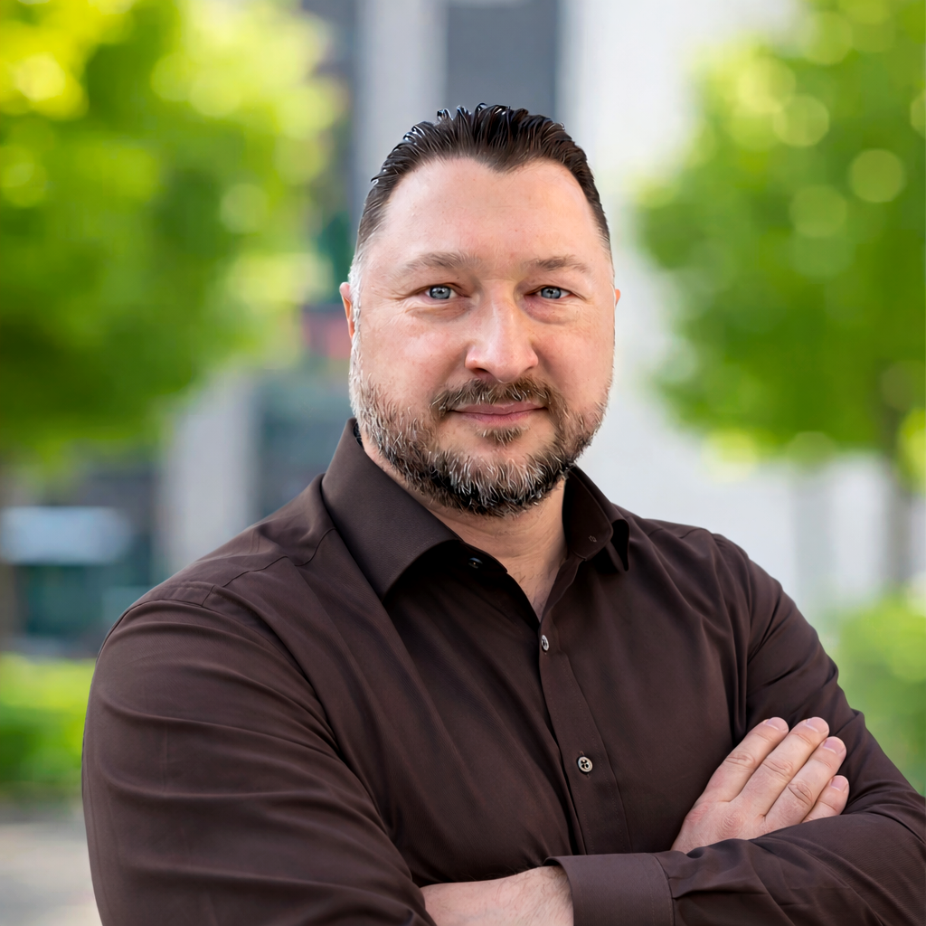 Portraitfoto Bautec24 Diplom-Ingenieur Elektrotechnik