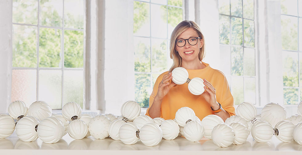Dr. Tanja Kühne präsentiert ihre patentierten BALLance-Bälle