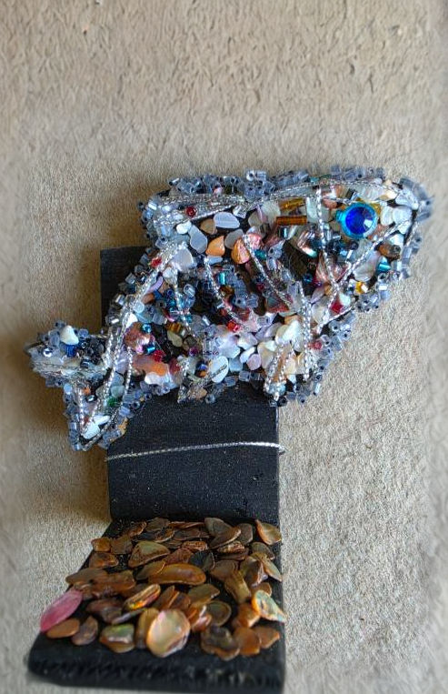 Sparkle Dazzle Fish A Recycle Wooden Stand