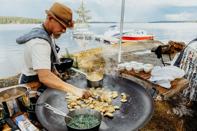 Cooking outdoors in Finland
