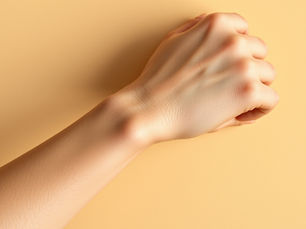 Piel de gallina en un brazo por frío o una emoción intensa