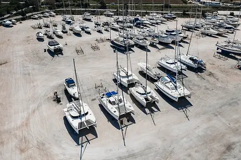 parking-yachts-catamarans-boats.webp
