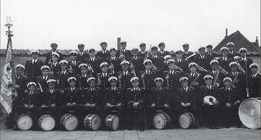 Eerste groepsfoto in uniform april 1951.jpg