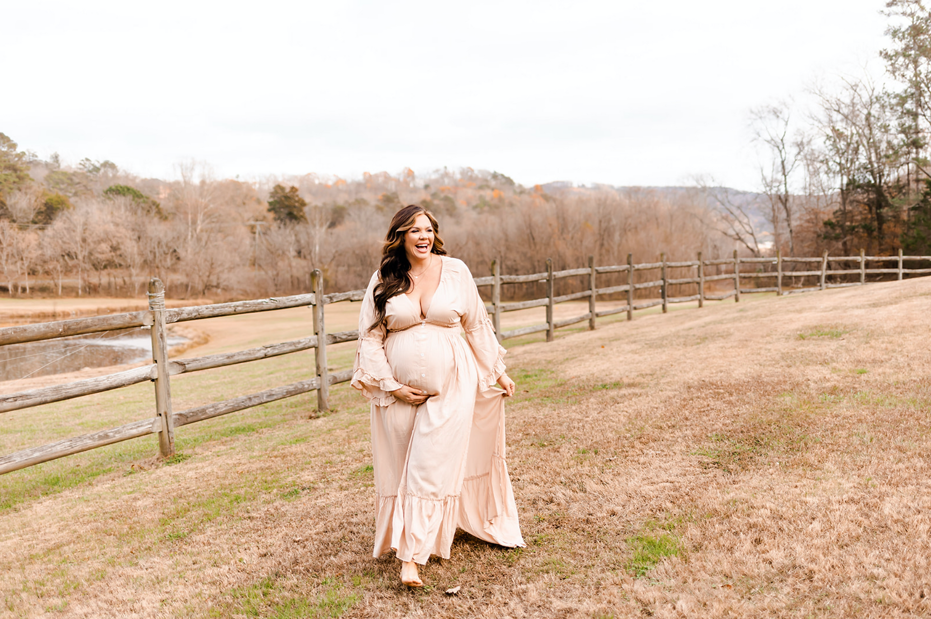 Maternity Photoshoot Poses for Pregnancy Pictures | Alabama Maternity Photographer
