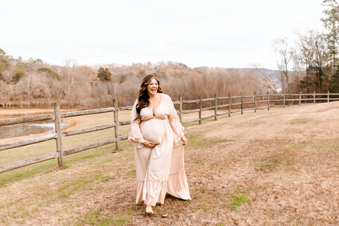 Maternity Photoshoot Poses for Pregnancy Pictures | Alabama Maternity Photographer