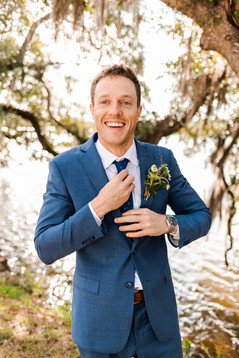 Posing ideas for groom pictures | groom poses for wedding photos