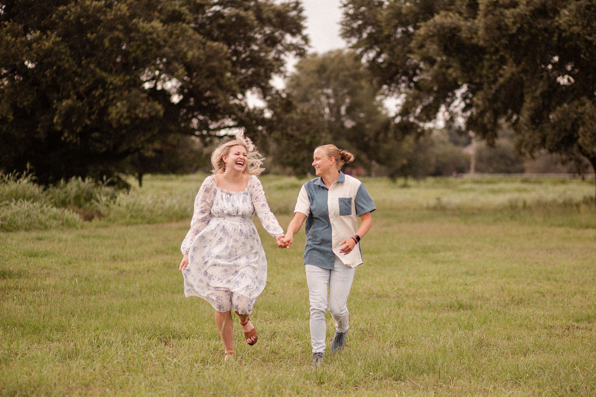 Outdoor summer engagement | Fairhope, Alabama engagement photographer