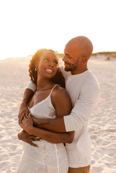 Romantic couple poses for newlyweds | Alabama wedding photographer