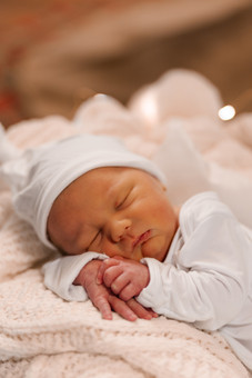 Christmas newborn session | Alabama newborn photographer