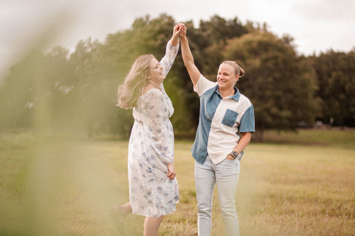 Outdoor summer engagement | Fairhope, Alabama engagement photographer