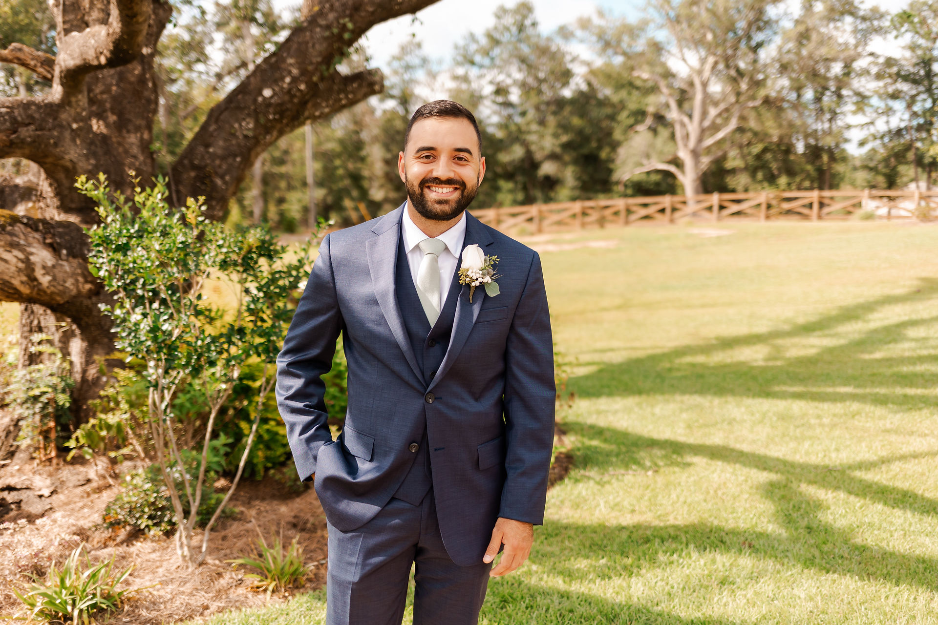 Posing ideas for groom pictures | groom poses for wedding photos