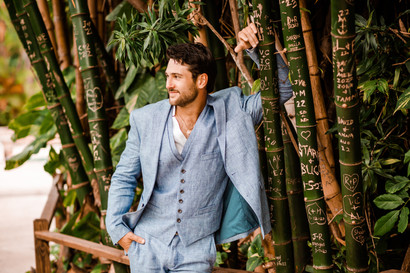 Posing ideas for groom pictures | groom poses for wedding photos