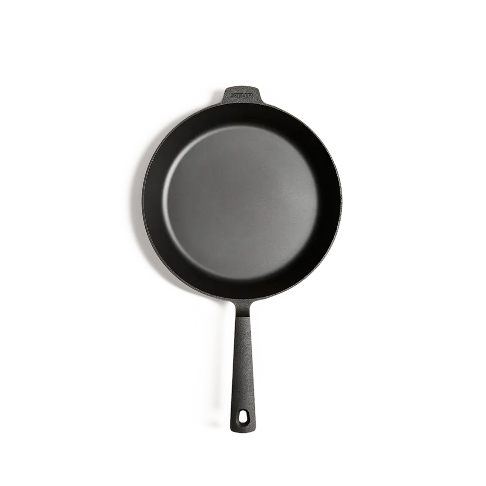 STUR Gusseisenpfanne 28 cm mit Übersicht der wichtigsten Eigenschaften und Vorteile