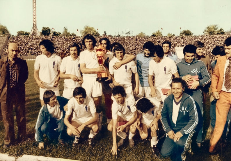 Vor 46 Jahren gewannen die Violett-Weißen mit Trainer Ion V. Ionescu (ganz links) zum letzten Mal den Rumänienpokal. Foto: Druckeria
