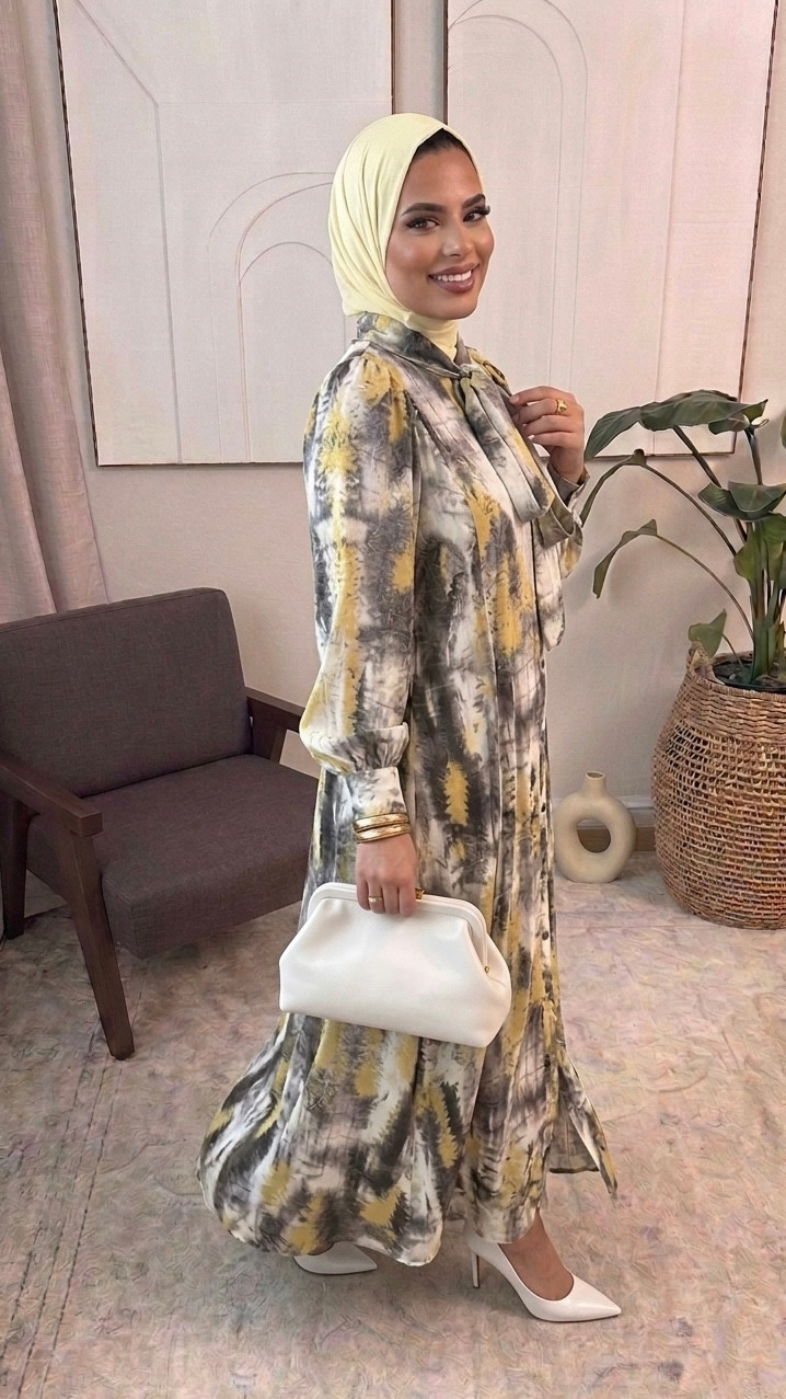 Flowy Tie-Neck Maxi Dress with Abstract Print One-size