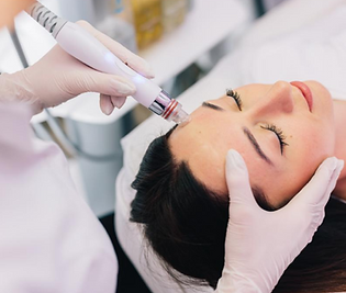 Aqua Facial, Tiefenreinigung Gesicht, Hydrafacial Behandlung, Hautreinigung, Feuchtigkeitsbehandlung, Hauterneuerung, strahlende Haut, Gesichtsbehandlung