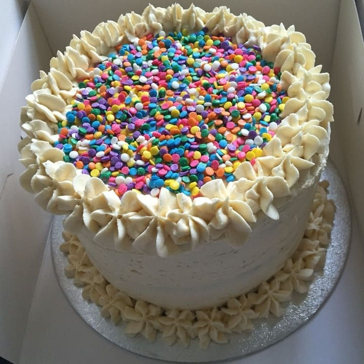 torta en crema decorada