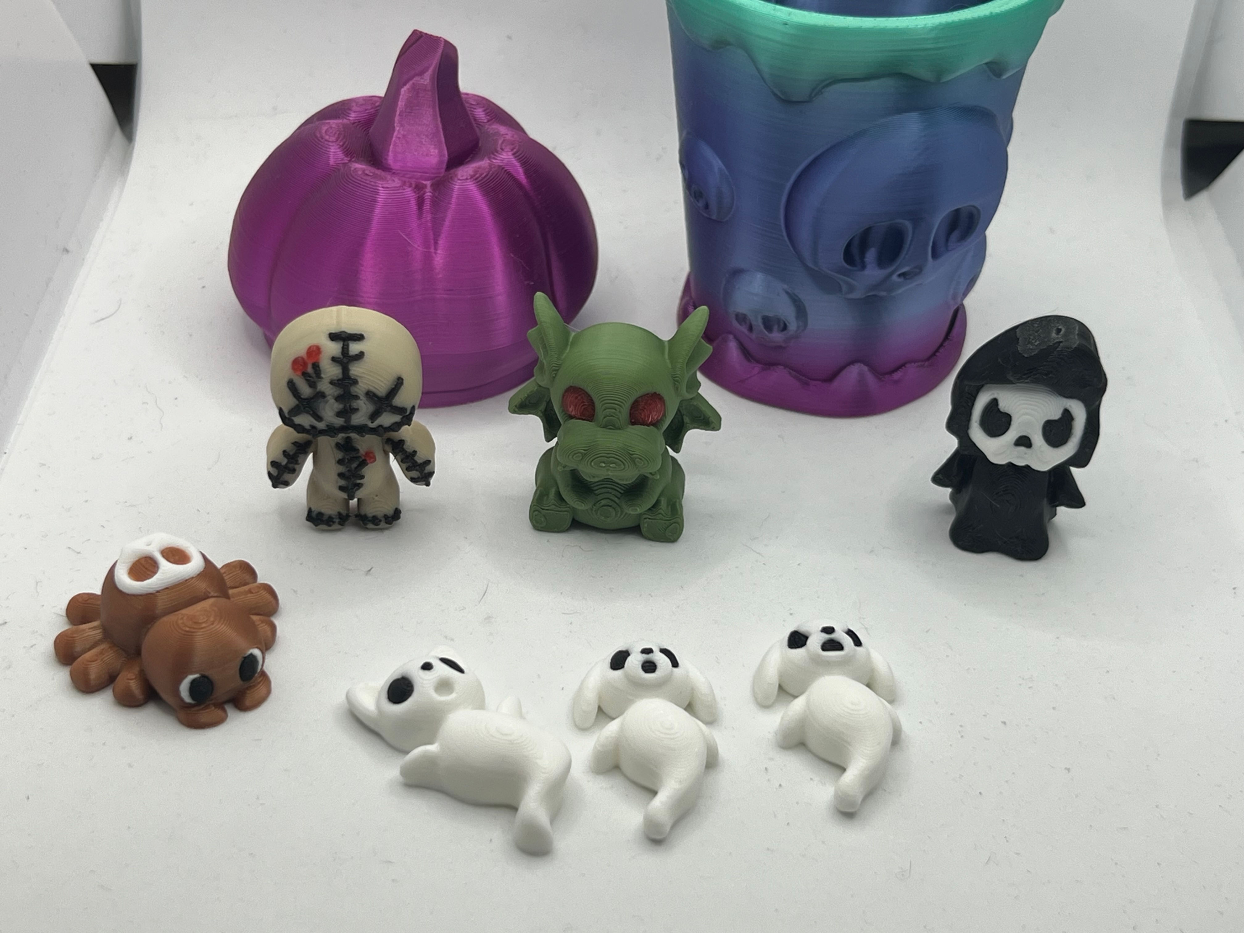 Layers in Green Spooky Cup w/ Suprise Kawaii Corner 3D Toons