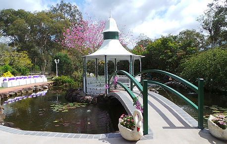 Mina Chinese Marriage Celebrant Brisbane Cultural Bilingual in Mandarin Cantonese and English