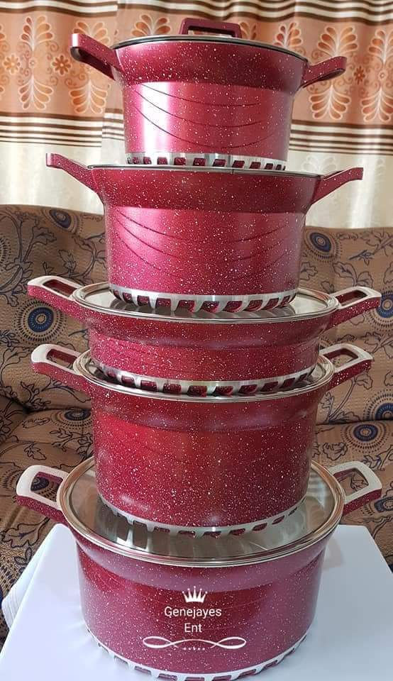 Thumbnail: Dessini cooking pots