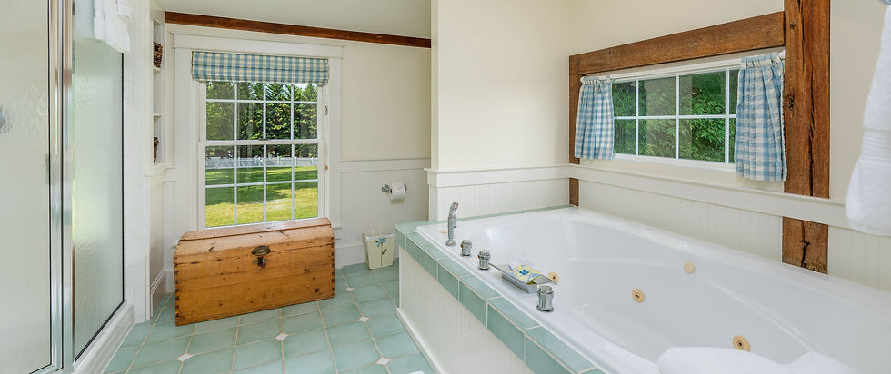 The Surrey Suite 311 Orlesa Farms Staunton VA Luxury Stay Relax Bed and Breakfast Historic Inn
