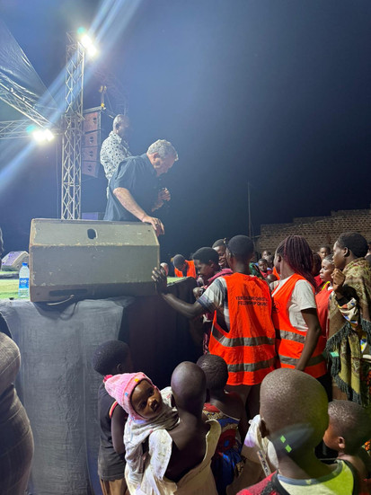 Ed was invited to preach on a revival platform outside Jerusalemi City. The response was huge, peop