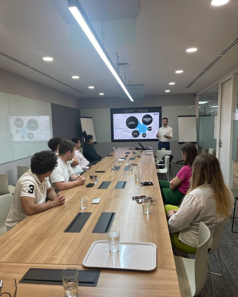 L’Eccellenza Accademica Svizzera a Brescia: Un Titolo Universitario Globale per i Leader di Domani