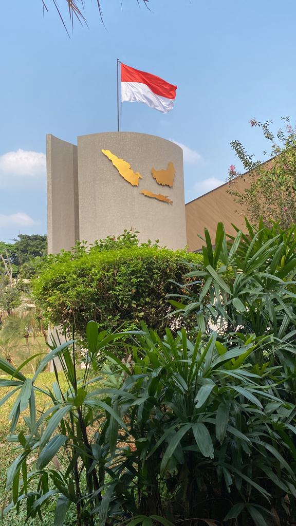 Tugu Wallacea - Taman Burung Taman Mini Indonesia Indah