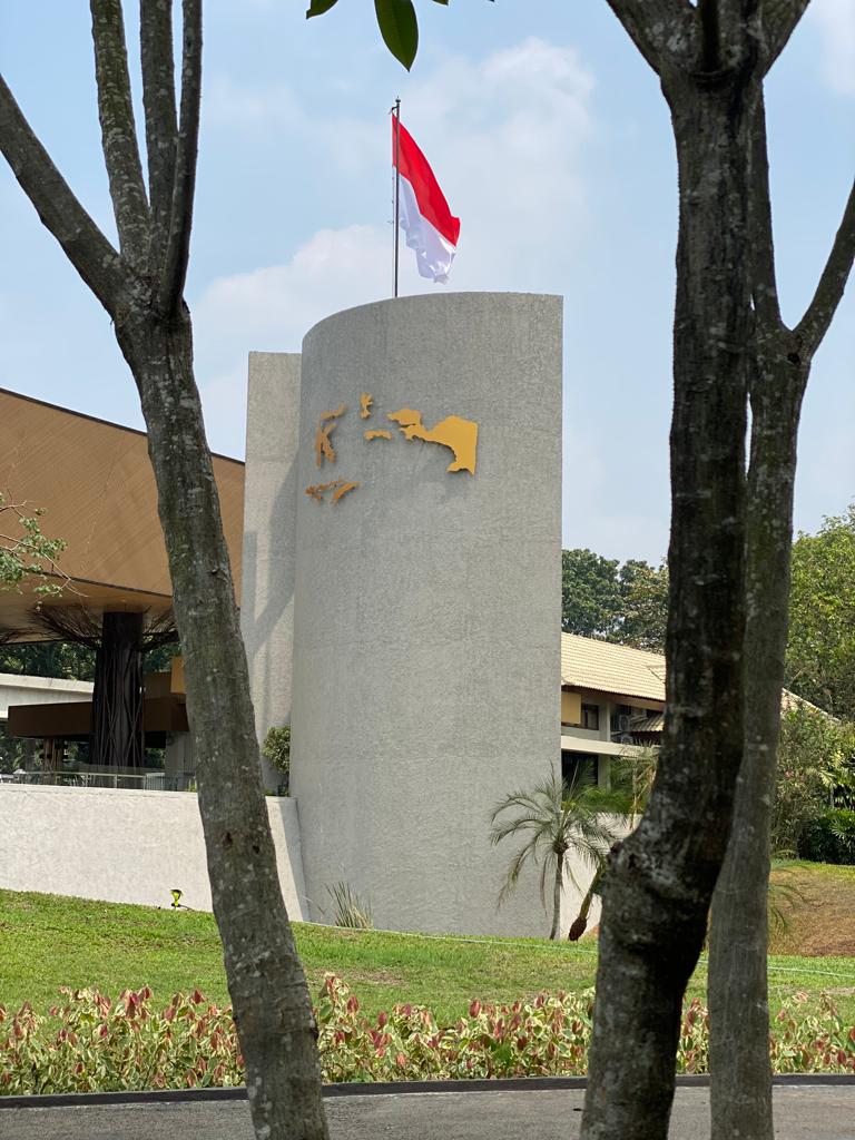 Monument Wallacea - Taman Burung Taman Mini Indonesia Indah