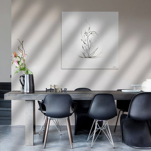 Werk aan de Muur-1165182-simpele lijntekening op witte achtergrond-Gelissen Artworks-1200x1200-Eetkamer donkere stoelen-instagramFeed