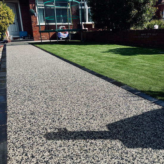 Resin Bound Front Garden (Moonshadow) With A Charcoal Block Boarder & Artificial Grass 