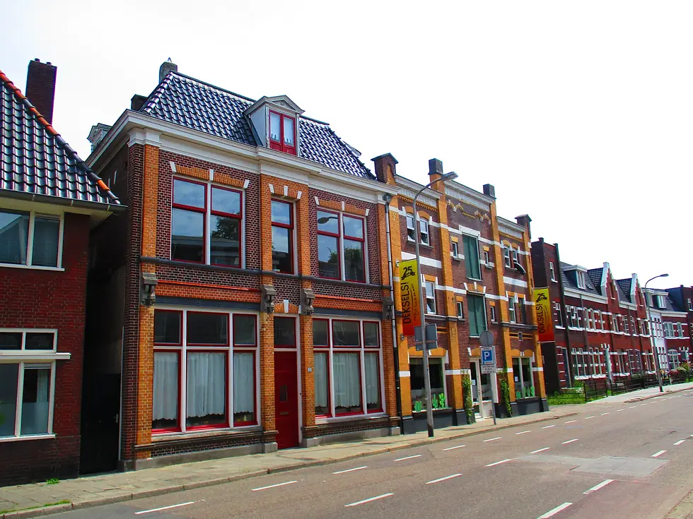 Panoramisch uitzicht op Almelo met bekende stadsplekken