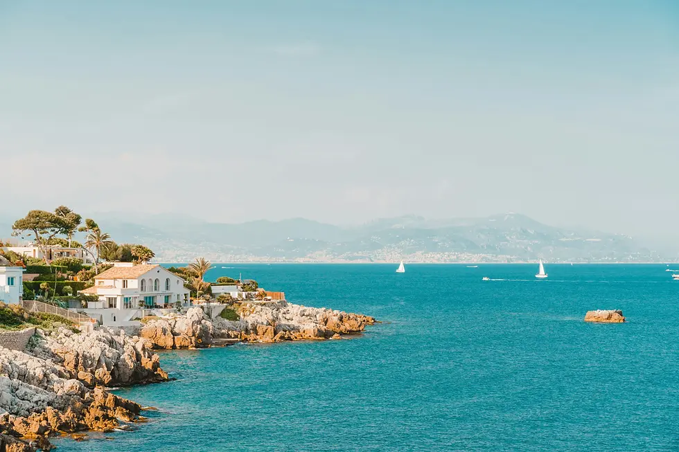 Vue panoramique de Antibes avec Meet5 pour rencontrer de nouvelles personnes