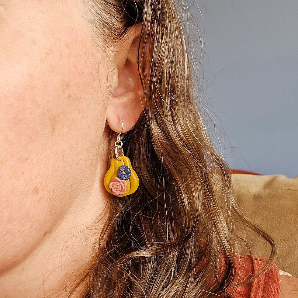 Thumbnail: Hanging Simple Floral Squash Earrings