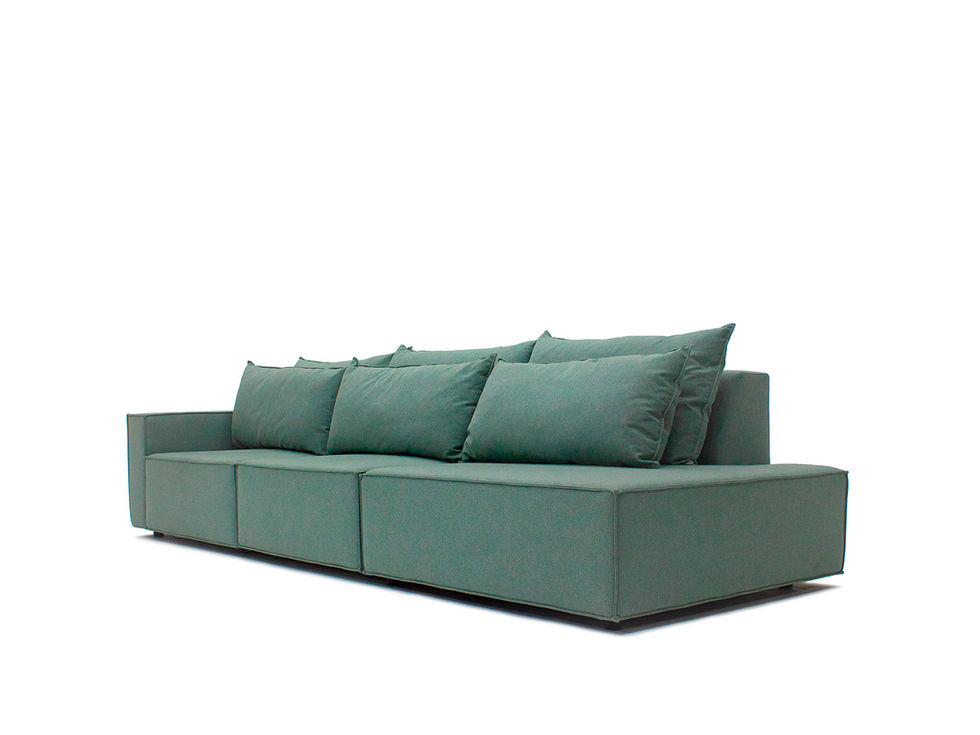 O sofá Zaad traduz funcionalidade com elegância. Seu design une formas retas e volumes generosos, criando uma presença marcante e ao mesmo tempo acolhedora. O sistema retrátil é integrado com leveza ao visual da peça, garantindo praticidade sem comprometer a estética.
Com encosto em almofadas soltas e braços largos bem definidos, o Zaad oferece conforto e apoio na medida certa. As proporções bem equilibradas e a estrutura firme reforçam seu estilo contemporâneo e versátil.
Ideal para quem busca um visual sofisticado e descontraído ao mesmo tempo, o sofá Zaad é a escolha perfeita para momentos de descanso com beleza e intenção.