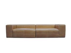 O sofá Mood traduz conforto com leveza e simplicidade. Seu design aposta em linhas suaves e braços estreitos, que criam uma estética limpa e contemporânea. Com proporções equilibradas e visual descomplicado, ele é ideal para quem busca um ambiente acolhedor, com toque moderno e descontraído.