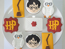 biscoito decorado amanteigado doce biscoitos decorados bolacha decorada glacê real menino menina bebê festas aniversário infantil lembrancinha cookies royal icing galletas Harry Potter Hogwarts Vassoura Varinha Coruja Carta Pomo de Ouro Baby Hércules Pégasus Moeda