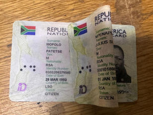 ‘n Verdagte is betrap terwyl hy glo met dokumente peuter om sy ‘zama-zama-broers’ te help