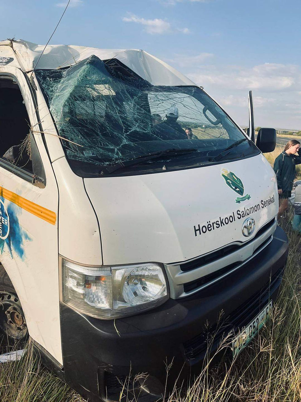 ‘n Skoolbus-ongeluk in die Vrystaat laat twee ernstig beseer