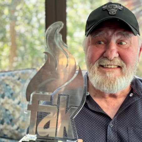 Die FAK vereer Leon Schuster