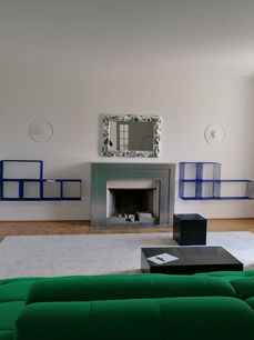 À la demande de Dimanche showroom SA
Réception de mobilier - Accrochage, installation et mise en place selon directives du client
