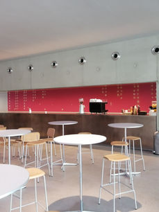 À la demande de Dimanche showroom SA
Gestion de projet - Préparation de l'intervention - Peinture - Joints de finitions - Création d'un rail à rideaux suspendu