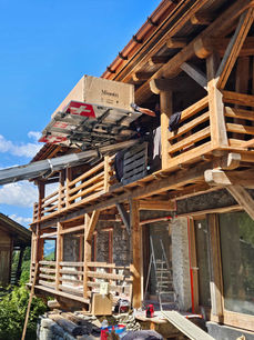 À la demande d'une cliente 

Transport international - Formalités douanières  
Défi logistique :
Mise en place d'un véhicule monte-meuble car la majorité du mobilier encombrant ne passait pas par l'intérieur.

Livraison "gant blanc" - Aménagement intérieur - Suivi des commandes de mobilier à venir