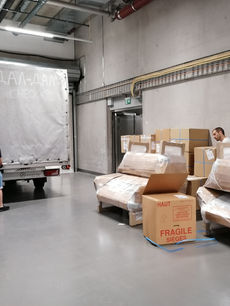 À la demande de Dimanche showroom SA
Gestion logistique globale -
Aménagement de deux bâtiment de six étages de l'Espace Tourbillon
Gestion flux de marchandises - Gestion de commande auprès des fournisseurs - Gestion d'équipe -
Réception de mobilier in situ - Montage de mobilier - Aménagement et mise en place selon plans