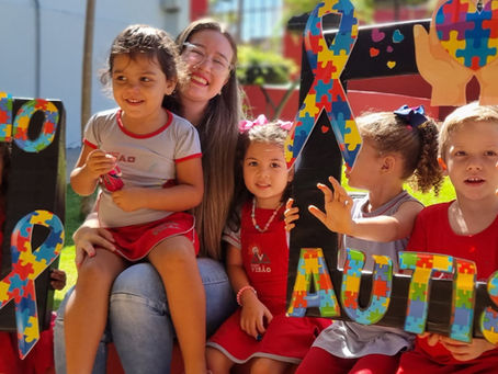 Autismo e Inclusão: Quando a Escola Abraça as Diferenças, Todos Crescem.